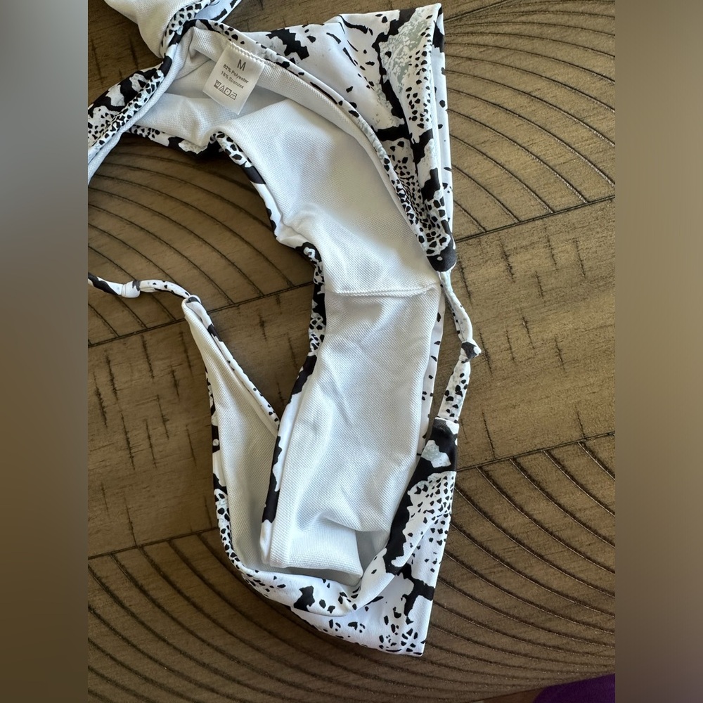 Medium bathing suit - Picture 3 of 4
